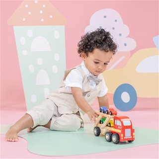 Car transporter with 4 vehicles